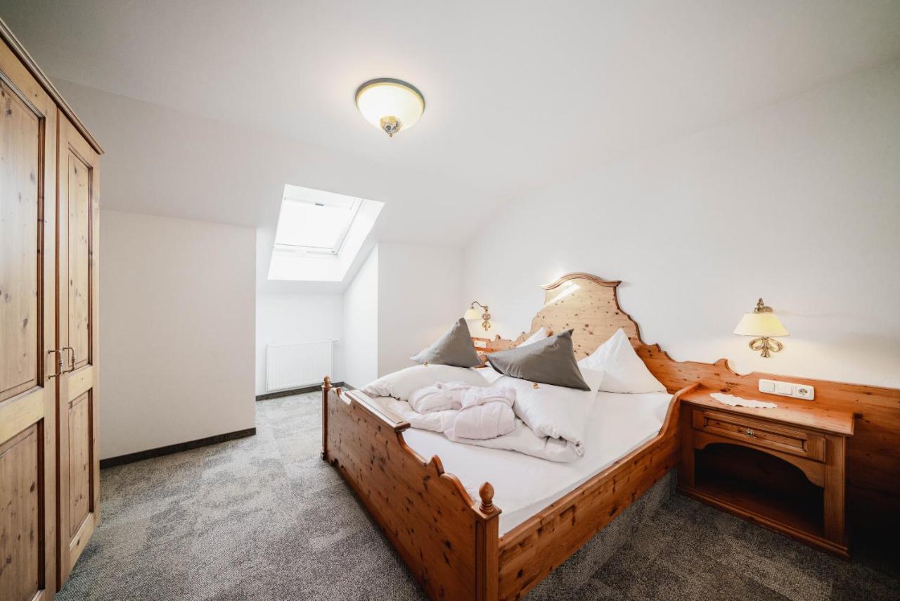 Mons Suites Wine Passion Tannheim Esterno foto
