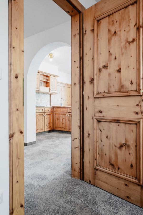 Mons Suites Wine Passion Tannheim Esterno foto