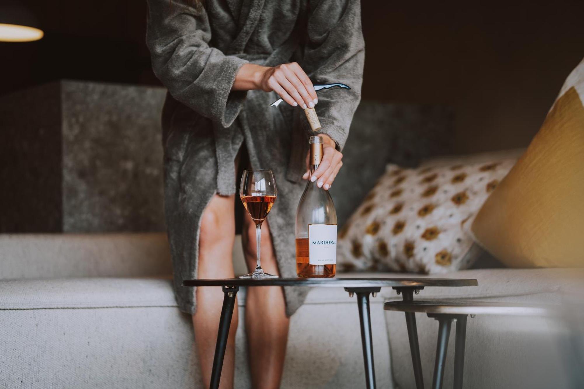 Mons Suites Wine Passion Tannheim Esterno foto