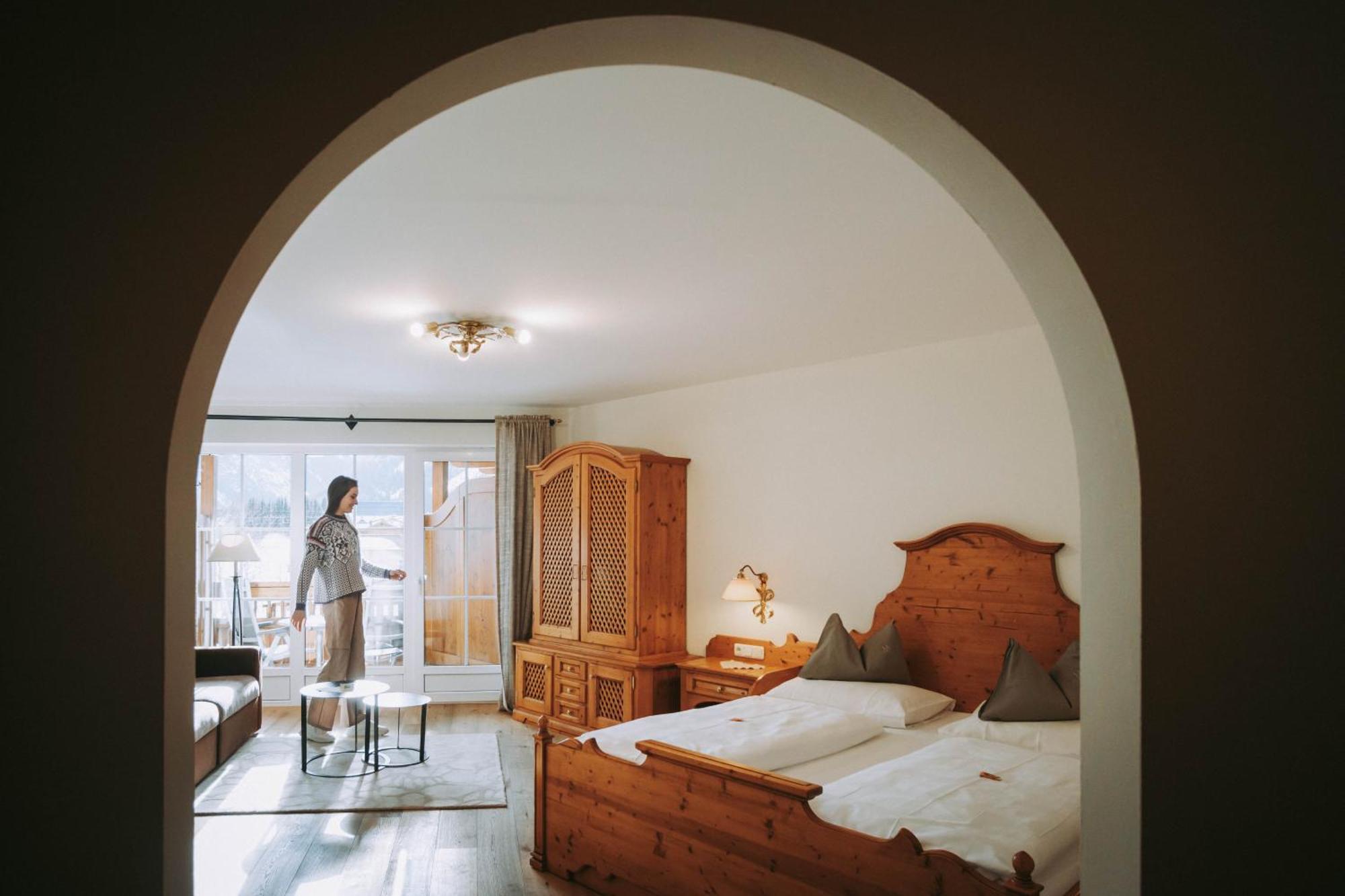 Mons Suites Wine Passion Tannheim Esterno foto