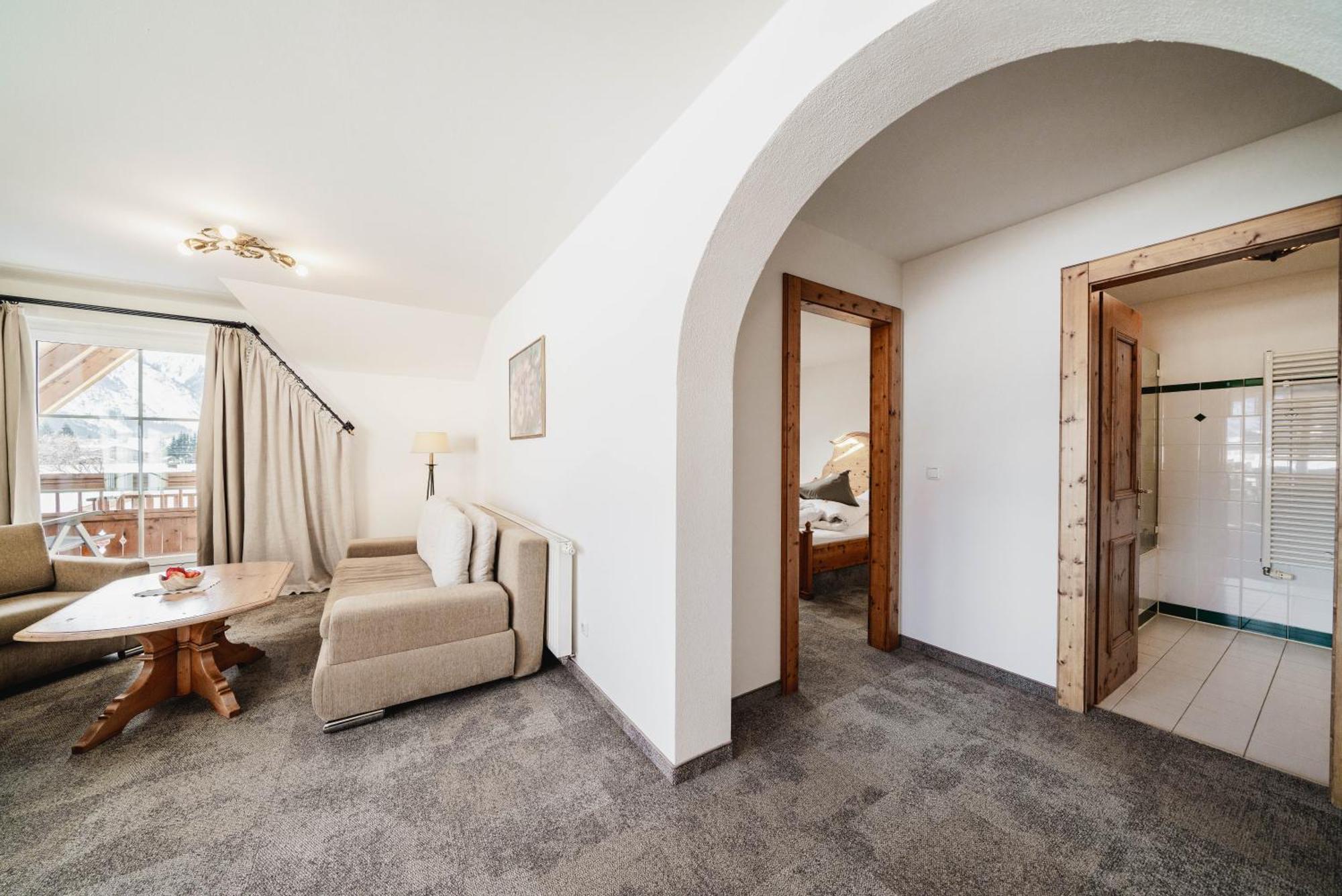 Mons Suites Wine Passion Tannheim Esterno foto